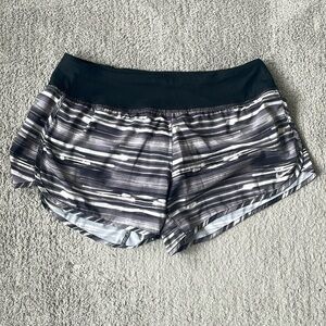 VGC Nike Black / White Lined Athletic Shorts - Size Medium